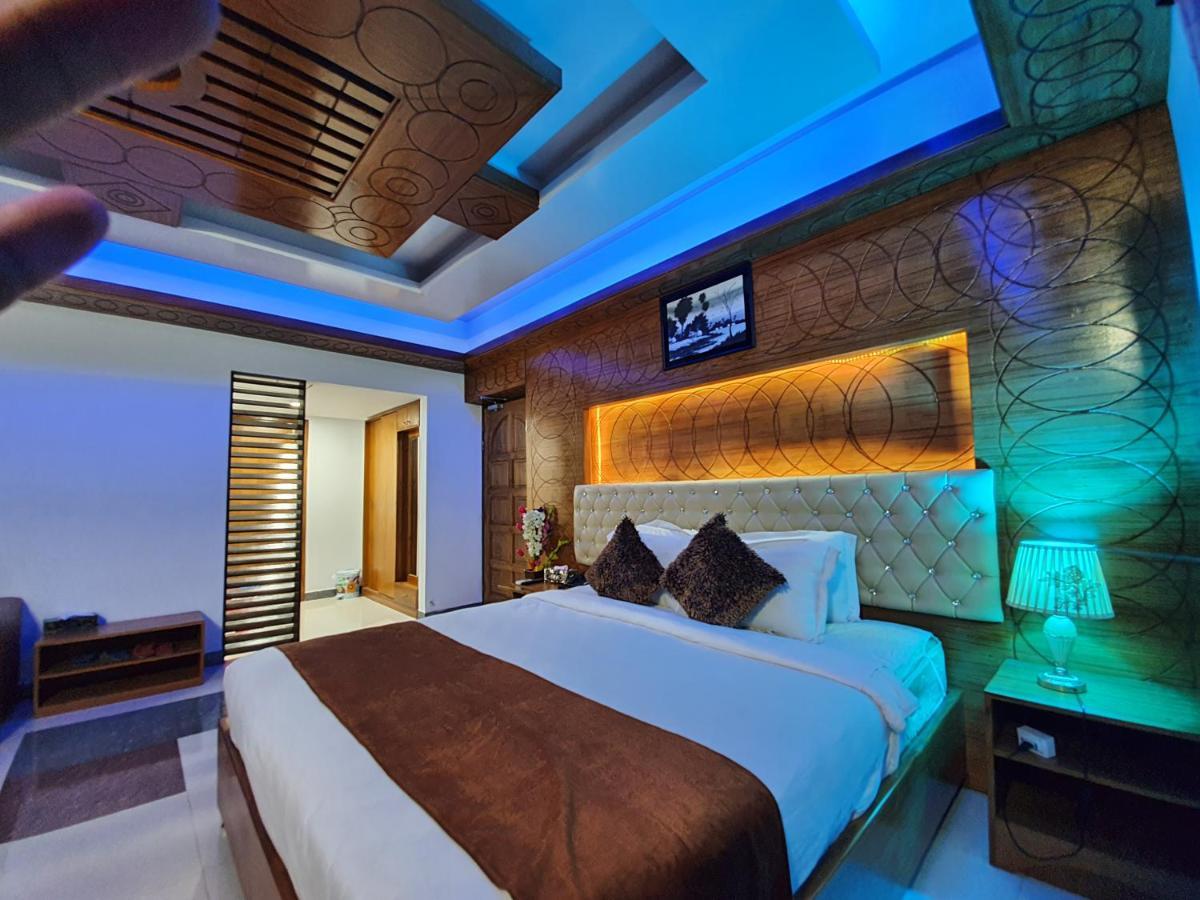 Hotel Khan Palace กัวกาตา ภายนอก รูปภาพ
