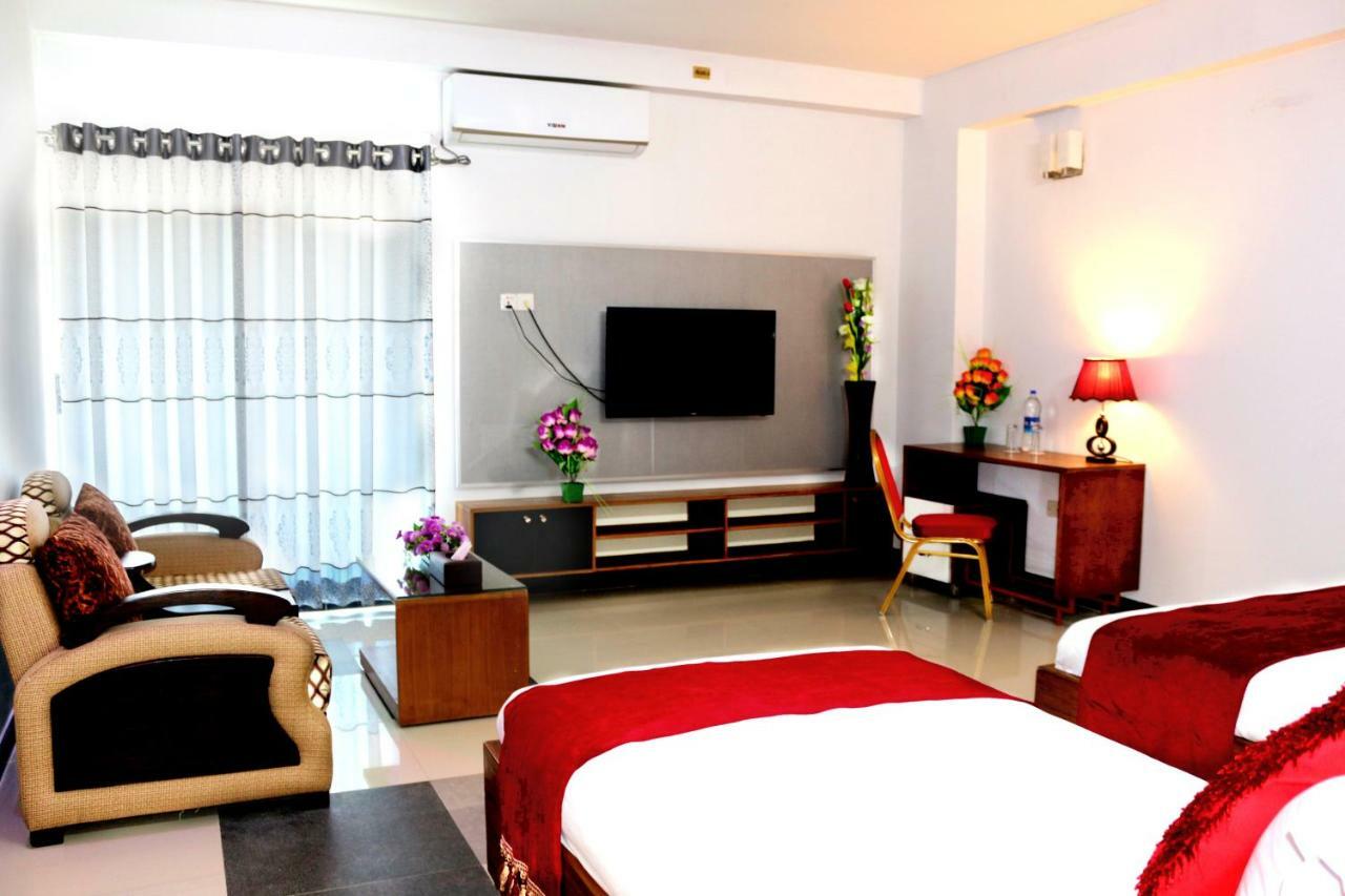 Hotel Khan Palace กัวกาตา ภายนอก รูปภาพ