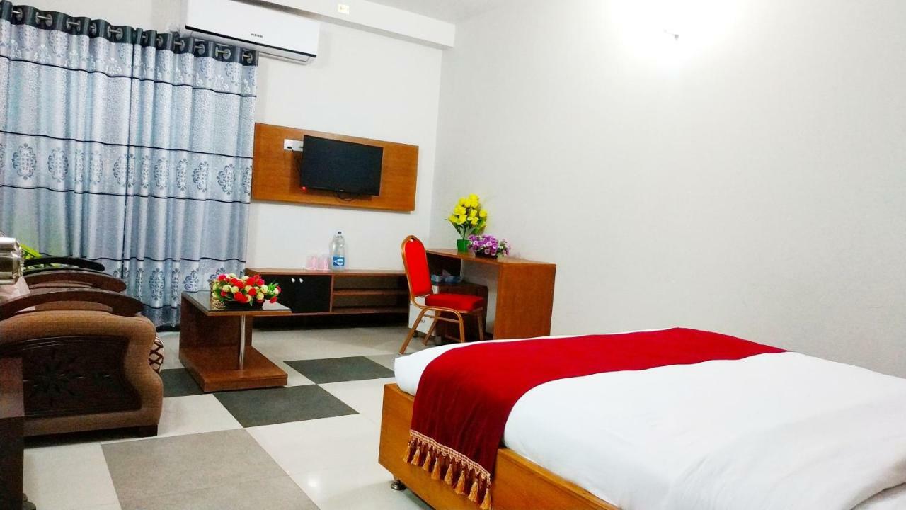 Hotel Khan Palace กัวกาตา ภายนอก รูปภาพ