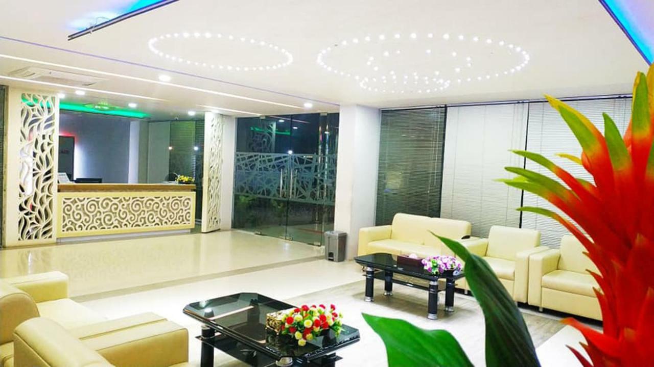 Hotel Khan Palace กัวกาตา ภายนอก รูปภาพ